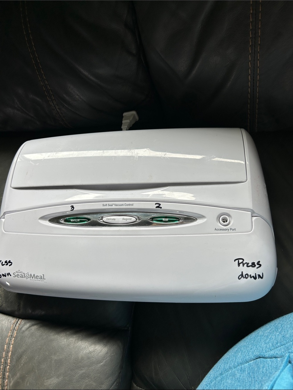 White Electric Vacuum Sealer - Gloss Finish